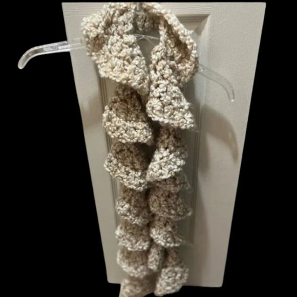 Handmade Elegant Cream Curly Knit Scarf - NWOT - Picture 3 of 3